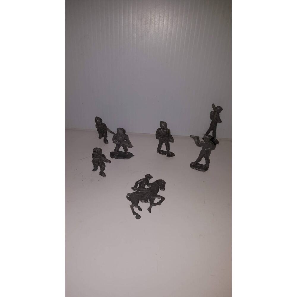Lot of 7 Vintage Antique Cast Iron Army Men Figures Rare